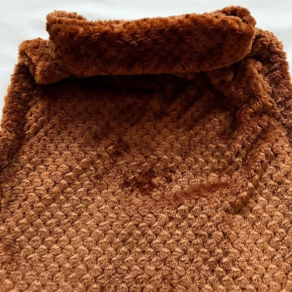 NWOT Calvin Klein Plush Zip-Up Vest - Picture 12 of 13